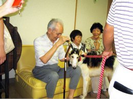 パールと利用者様のふれあい