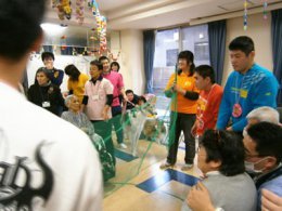 セラピー犬とミニ運動会の様子